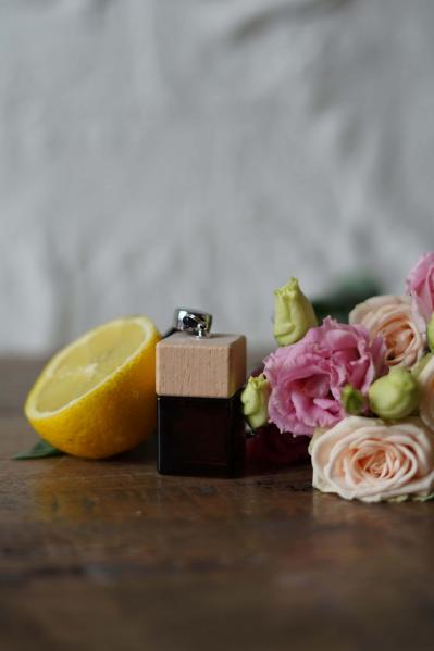 CAROLINA - luksusowe perfumy samochodowe By Velcheva