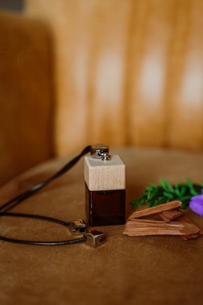 SANTAL - Luksusowe perfumy samochodowe By Velcheva 10ml